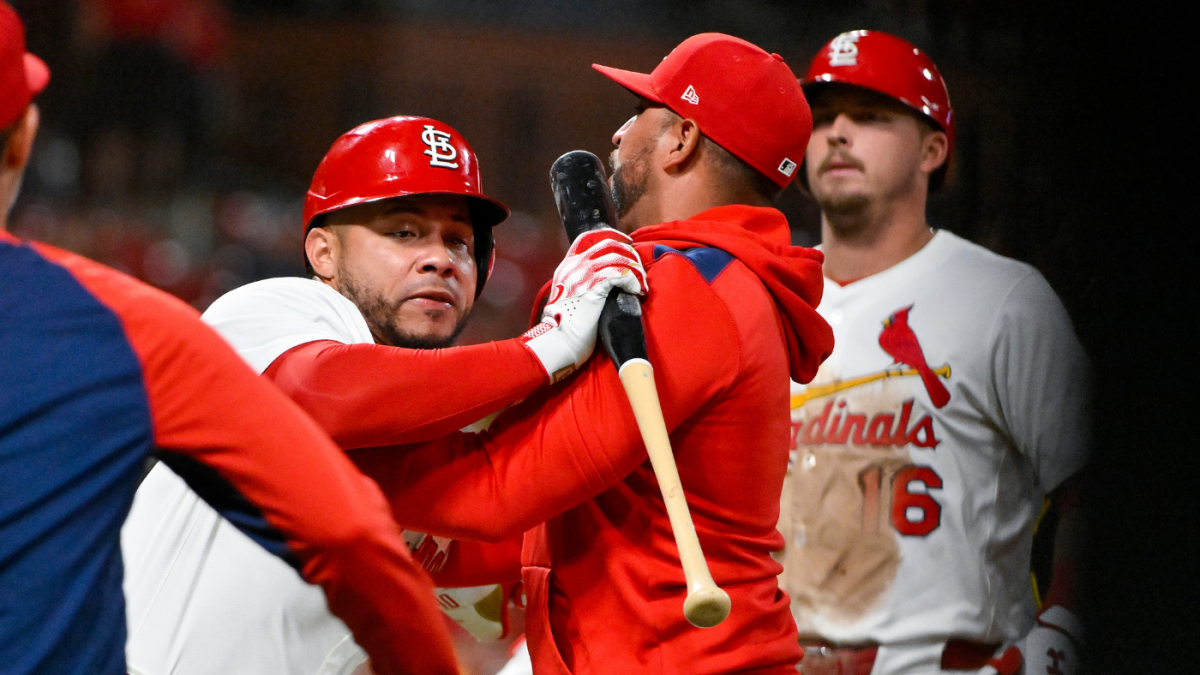 Cardinals’ Willson Contreras throws bat towards umpire, plunks personal coach after heated ejection vs. Pirates