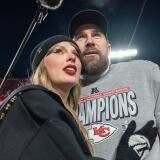 SPORTS-FBN-CHIEFS-KELCE-PODCAST-SWIFT-KC