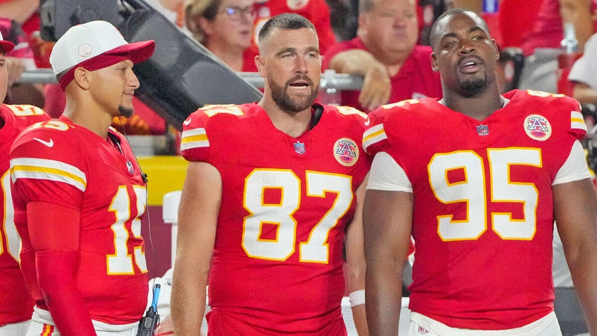 https://sportshub.cbsistatic.com/i/r/2025/08/26/574084b1-e8ad-4c1d-a66f-1e67bd8f4307/thumbnail/1200x675/fe7681fbe4f793eed3a8ff576aa359a6/imagn-patrick-mahomes-travis-kelce-chris-jones.jpg
