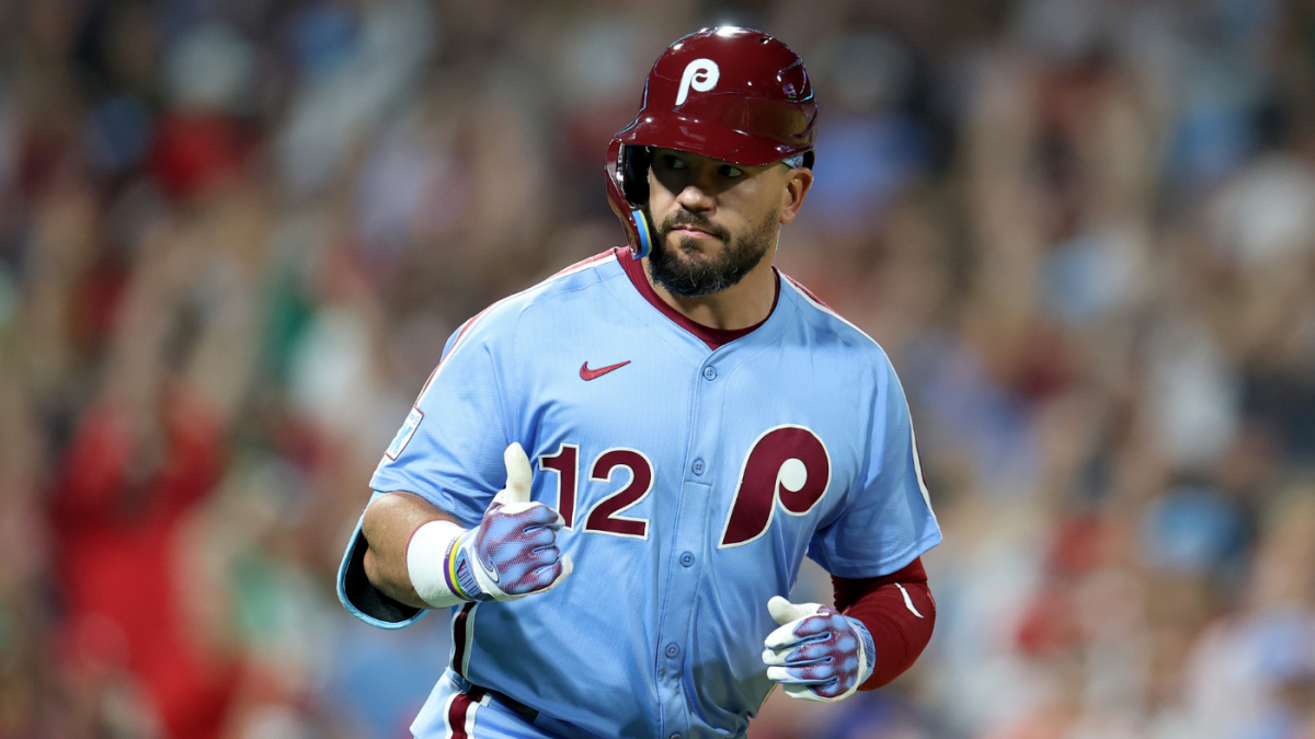WATCH: Phillies slugger Kyle Schwarber ties MLB document with 4 house runs in 19-4 rout of Braves