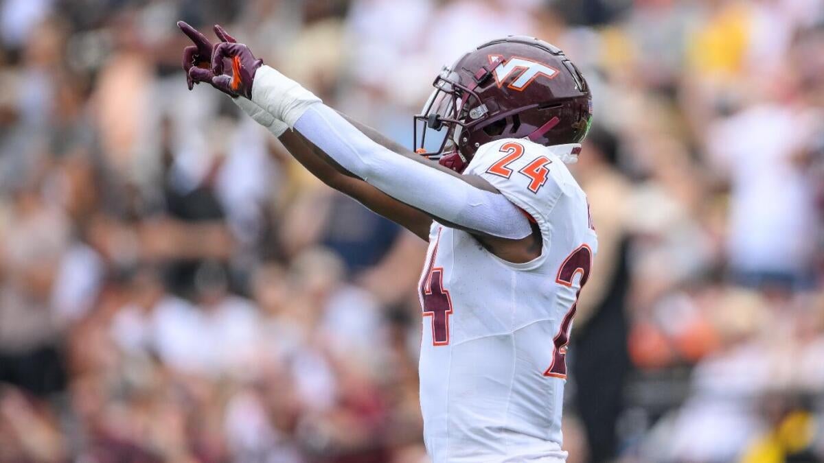 Virginia Tech vs. South Carolina picks, odds: Mannequin’s free Week 1 faculty soccer predictions on Sunday