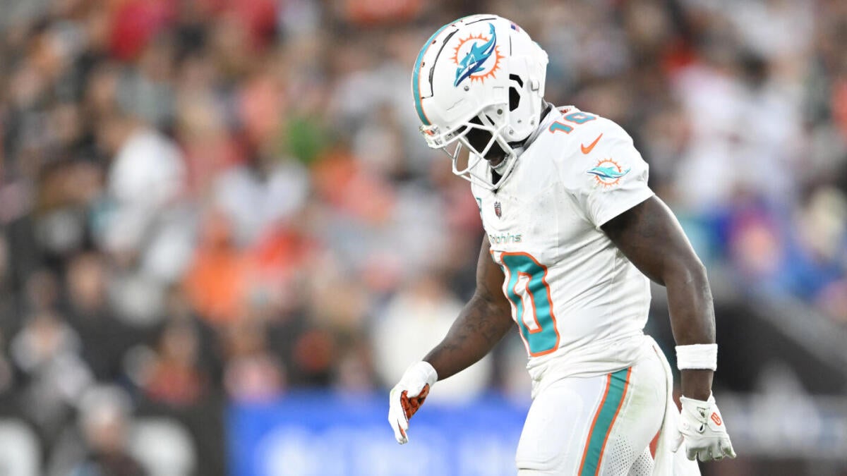Tyreek Hill absent from Dolphins' 2025 team captain list after tumultuous end to last season - CBSSports.com