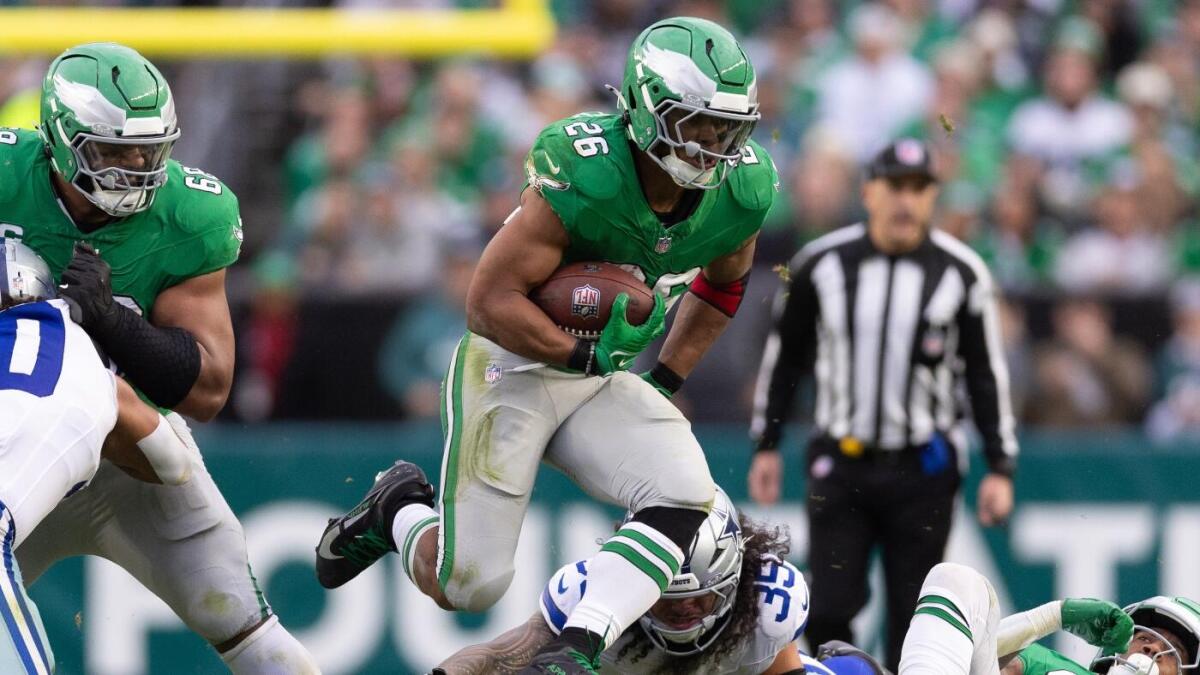 https://sportshub.cbsistatic.com/i/r/2025/09/01/58161e52-caf4-47fa-937f-524a8567d194/thumbnail/1200x675/4970d4407a4fe8294f8f49d3d3a48cd0/saquon-barkley-cbs-4.jpg