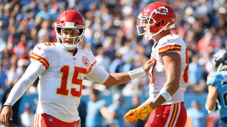 patrick-mahomes-travis-kelce-cbs.jpg