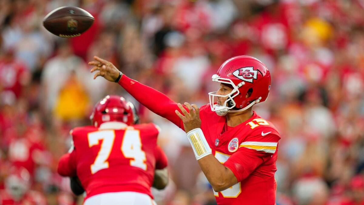 https://sportshub.cbsistatic.com/i/r/2025/09/05/b1c3207f-7e65-491a-a3c3-6f56c1b8594a/thumbnail/1200x675/1cc83b19574db5f9138185de5e109fed/patrick-mahomes-cbs-3.jpg