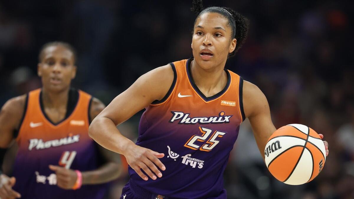https://sportshub.cbsistatic.com/i/r/2025/09/06/cc607904-b130-499c-a25d-75119a6d179f/thumbnail/1200x675/9ff60f6a839b34cbe215e1c8065e21a2/gettyimages-2232943320-2.jpg