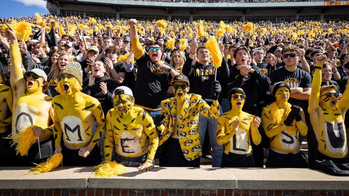 WATCH: Missouri fan throws away likelihood at ,000 in discipline objective problem by kicking ball at Kansas sideline