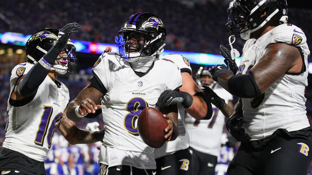 Lamar Jackson shoves Payments fan in retaliation for getting slapped on helmet following Ravens TD in Buffalo