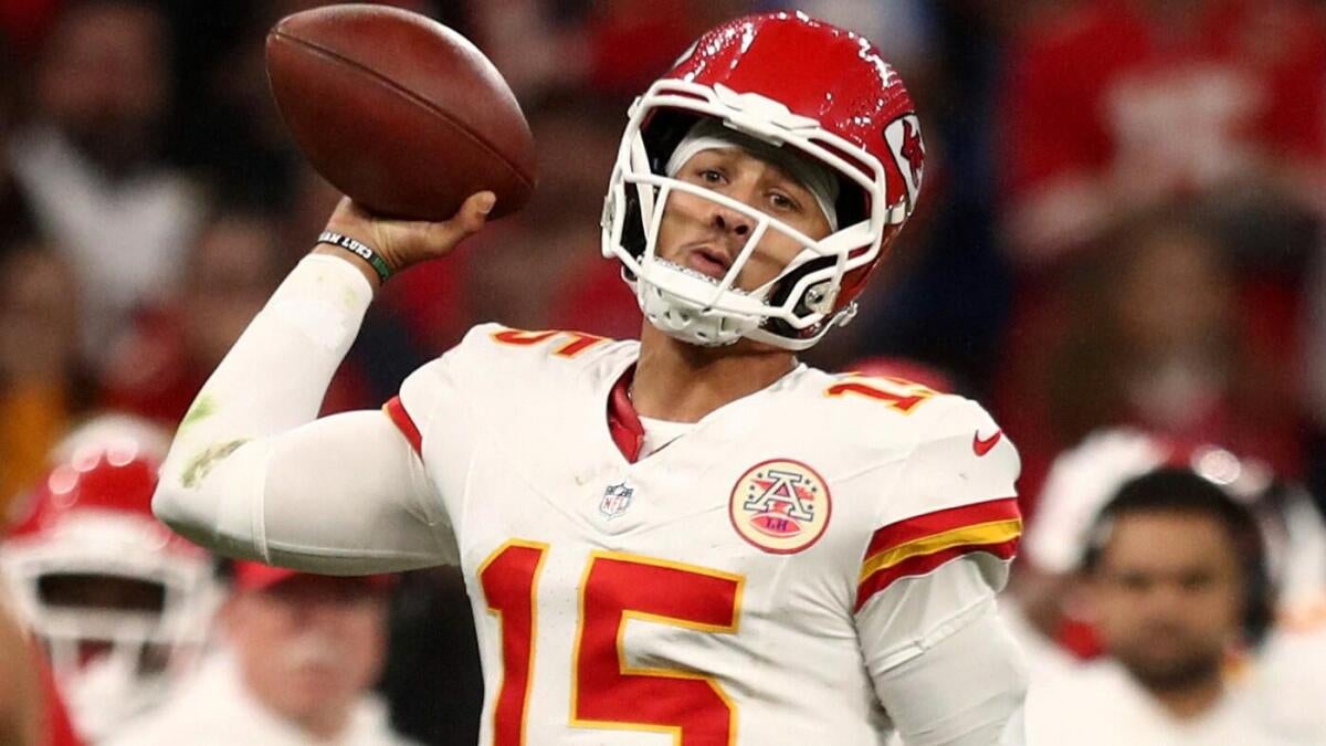 https://sportshub.cbsistatic.com/i/r/2025/09/10/7b5d27db-046b-4a4f-85c5-7a79260d977a/thumbnail/1200x675/75c58a711d4519d05ce39793d3172135/patrick-mahoes.jpg