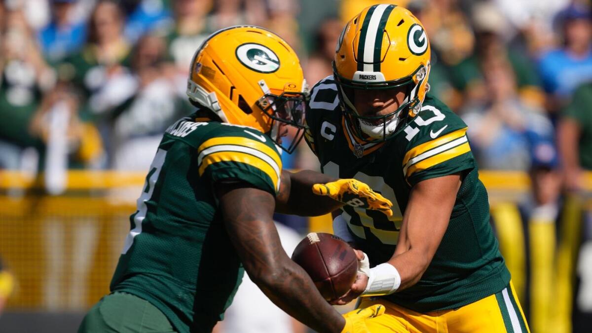 https://sportshub.cbsistatic.com/i/r/2025/09/11/f99fc632-2407-4936-a795-eb455dc898a2/thumbnail/1200x675/3c475e21ad92bb055621b29fcc486bb0/jordan-love-cbs-8.jpg