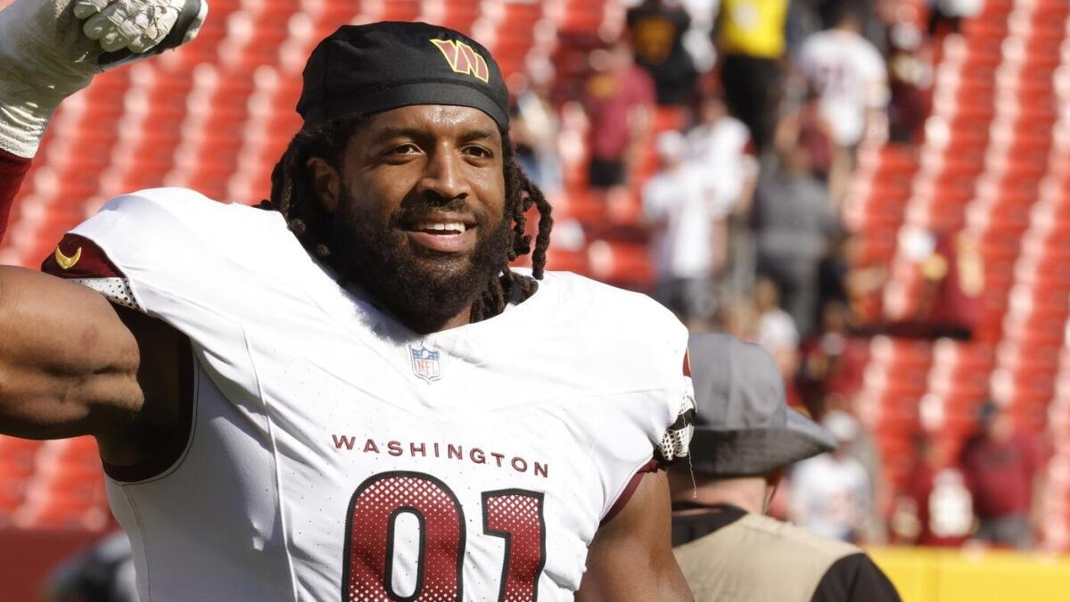 Commanders DL Deatrich Sensible Jr. carted off after struggling quad harm in opposition to Packers