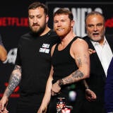 canelo-fake-teeth-smile.jpg