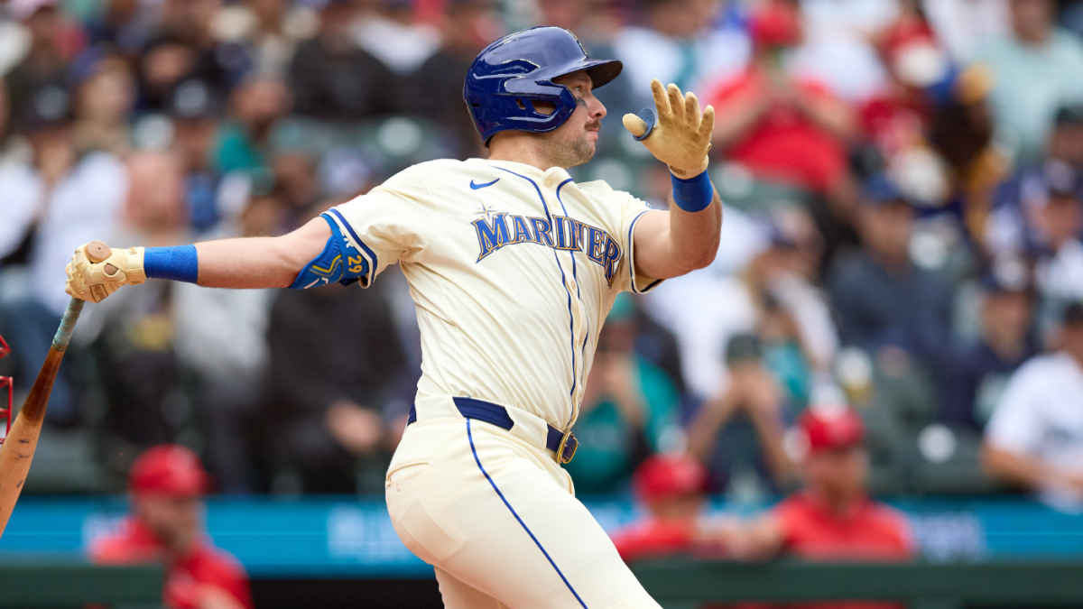 WATCH: Mariners catcher Cal Raleigh ties Mickey Mantle's switch-hitter home run record with No. 54 - CBSSports.com