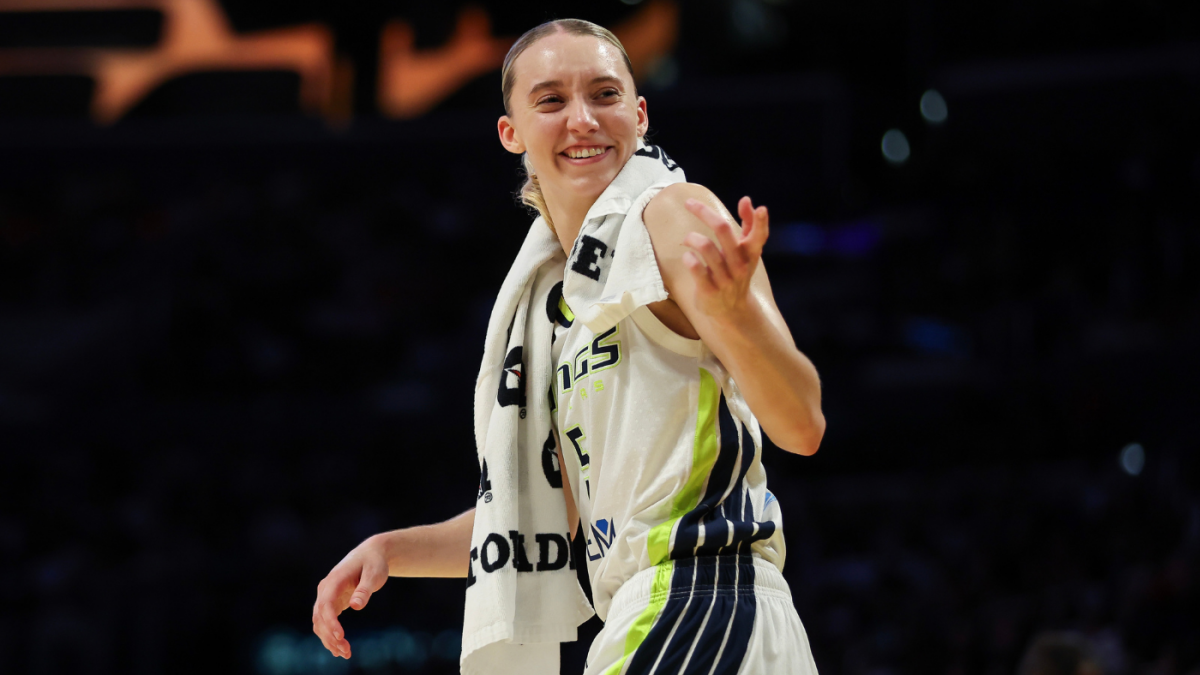 https://sportshub.cbsistatic.com/i/r/2025/09/16/5e1c1225-d5ad-4c07-99a4-c906dc048735/thumbnail/1200x675/7da9ece91f34bcf12341842eef84f71b/paige-bueckers-getty.png