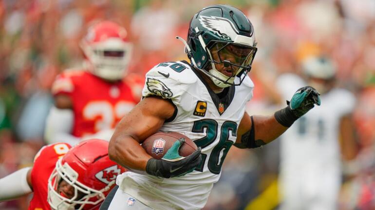 Jogadores do Philadelphia Eagles e New York Giants em campo.