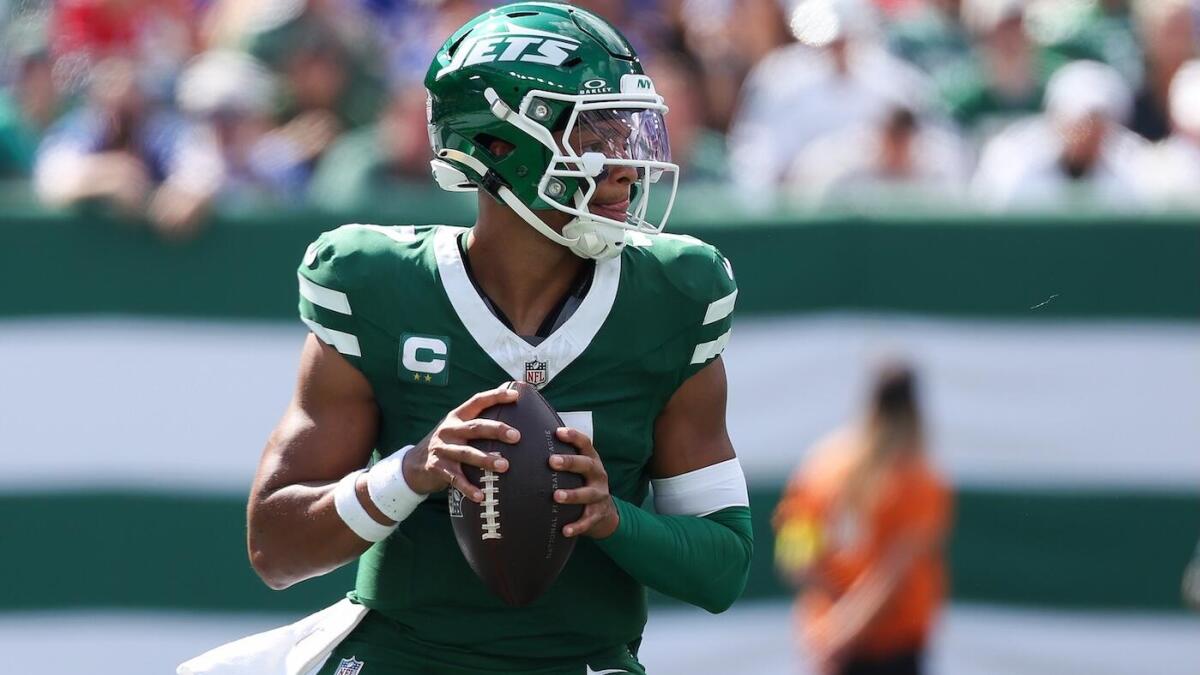 Jets rule QB Justin Fields out for Week 3 against Buccaneers due to concussion, Tyrod Taylor to start - CBSSports.com