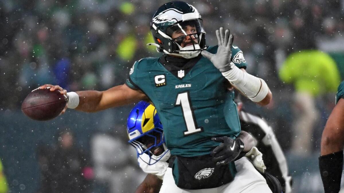 https://sportshub.cbsistatic.com/i/r/2025/09/17/a0cb539e-409a-408d-9e18-806f9e5d1971/thumbnail/1200x675/79bdb55544ff3dee9f26f2d257a66348/hur.jpg
