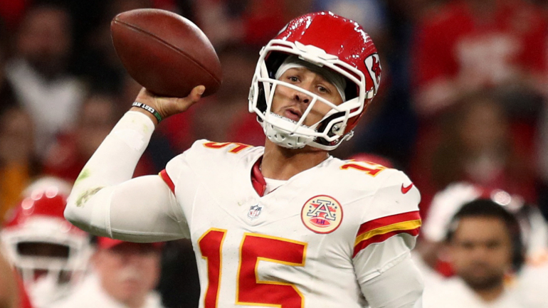 Imagem de partida da NFL com placar apertado.