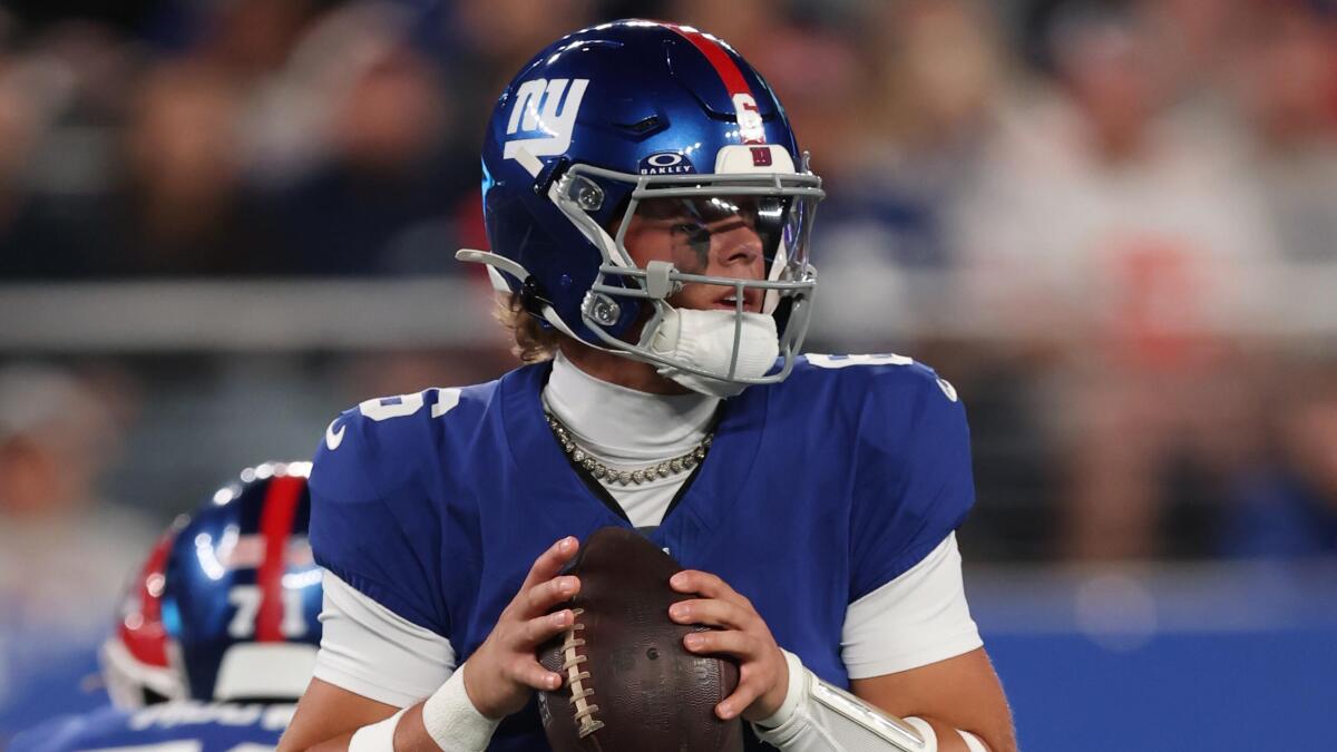 https://sportshub.cbsistatic.com/i/r/2025/09/23/c73d035d-1f00-43ac-9afa-a91c8bdf7086/thumbnail/1200x675/99cd7a2b6295000cb17ded427df608b5/jaxson-dart.jpg