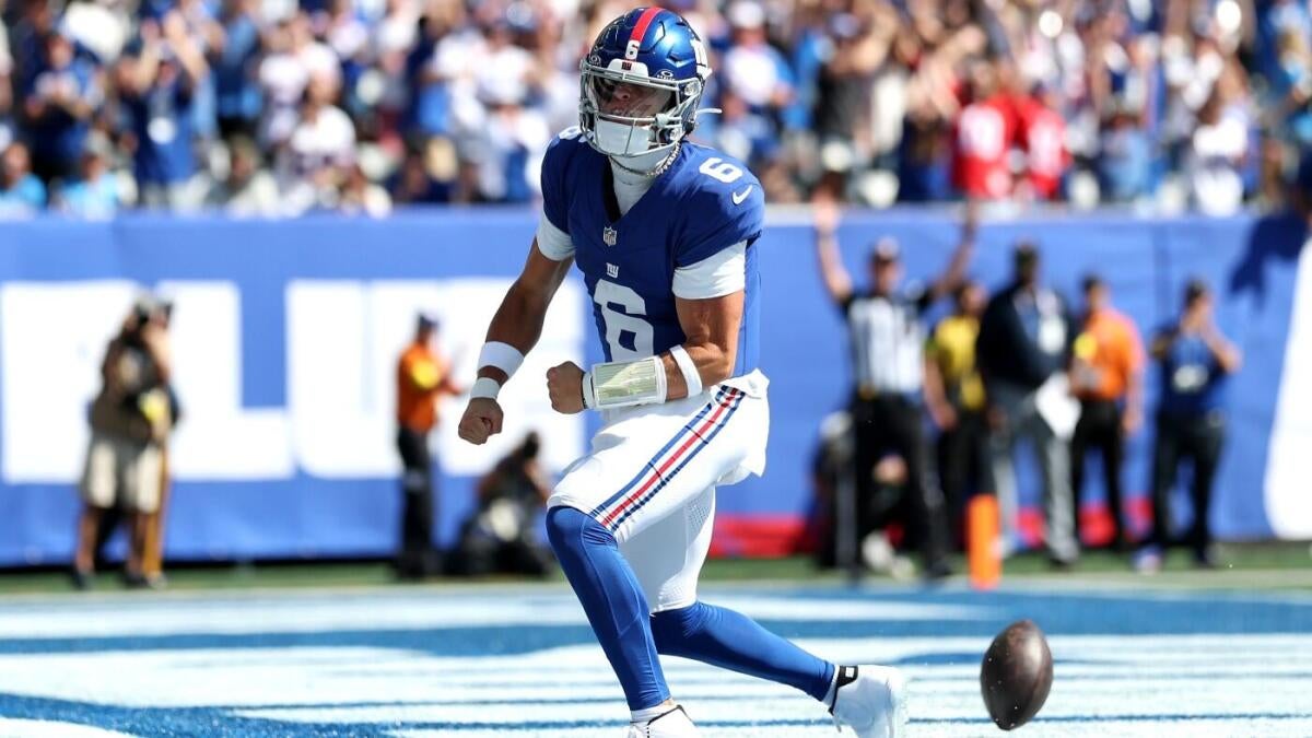 https://sportshub.cbsistatic.com/i/r/2025/09/28/33f1c799-2f8b-4a98-a577-2f039edd5172/thumbnail/1200x675/1f00074c3fcb436bf626cdfdaa9ea0bd/jaxson-dart.jpg