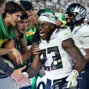 AP Top 25 poll: Oregon rises, Georgia slides