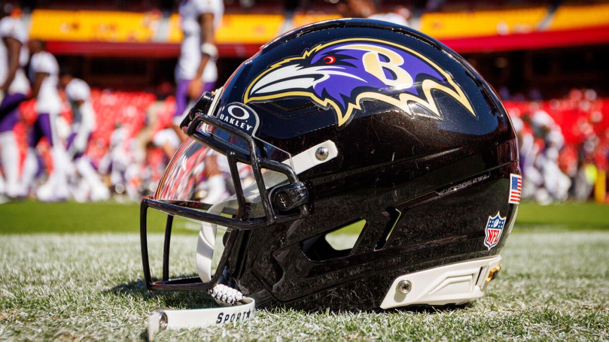 https://sportshub.cbsistatic.com/i/r/2025/09/28/ea06345a-c9d1-4faf-bb34-aefb1220326a/thumbnail/1200x675/8b3f1dbaa389b353bcd0df584d2e1494/ravens-helmet.jpg