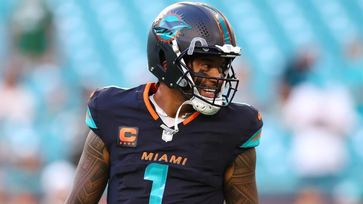 Jets vs. Dolphins live updates: Score, highlights as Miami in control despite Tyreek Hill being carted off