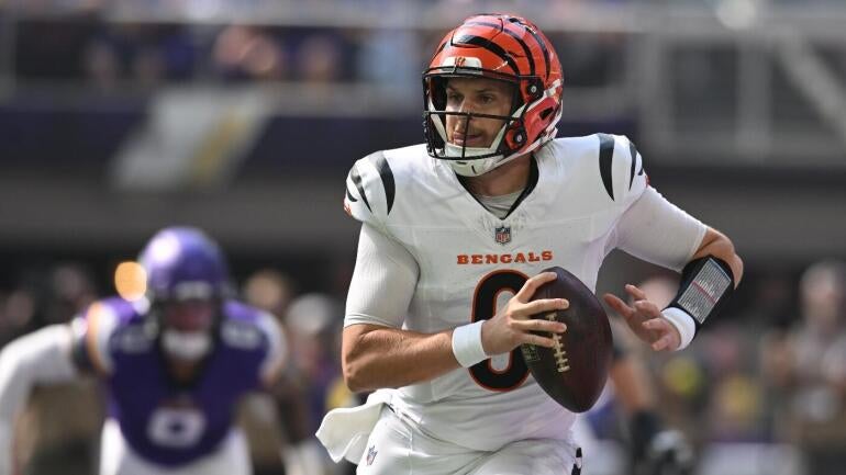 Jake Browning, quarterback do Cincinnati Bengals, em ação