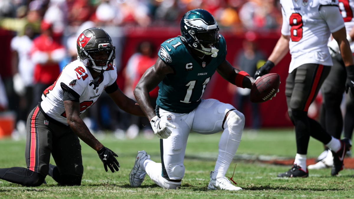 https://sportshub.cbsistatic.com/i/r/2025/10/01/dfc02c9a-80cc-4c70-98f1-3c9b0374ce2a/thumbnail/1200x675/38d5cd84c096950897f38dfb80640045/aj-brown-getty.png