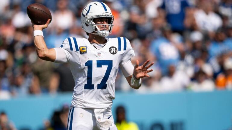 Daniel Jones, quarterback do Indianapolis Colts, em ação.