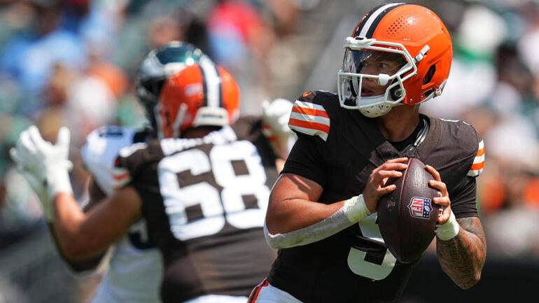Dillon Gabriel, quarterback dos Cleveland Browns, em ação.