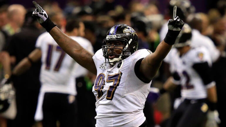 Arthur Jones com a camisa do Baltimore Ravens