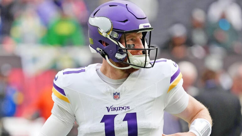 Carson Wentz durante aquecimento dos Minnesota Vikings