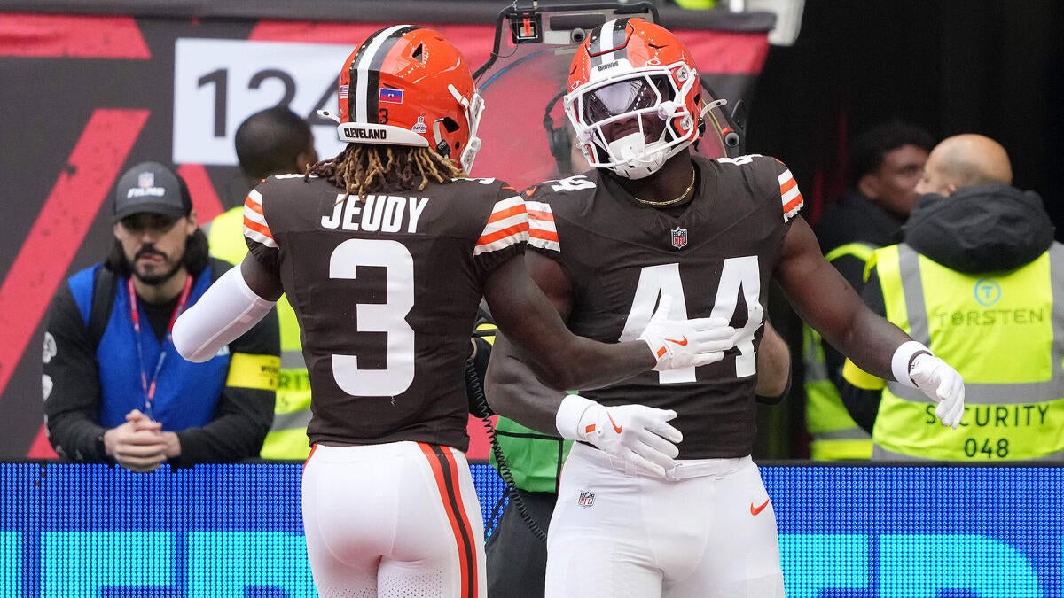 2026 Fantasy Football Draft Season Peaks with Expert Rankings and Insights