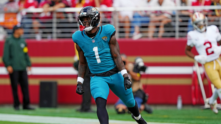 Travis Etienne Jr., running back do Jacksonville Jaguars, em ação.