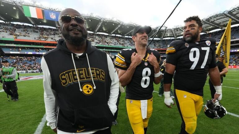 Jogadores do Pittsburgh Steelers comemoram em campo