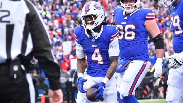 James Cook correndo com a bola pelo Buffalo Bills