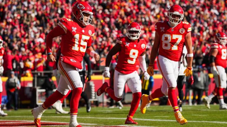 patrick-mahomes-travis-kelce-chiefs-cbs.jpg