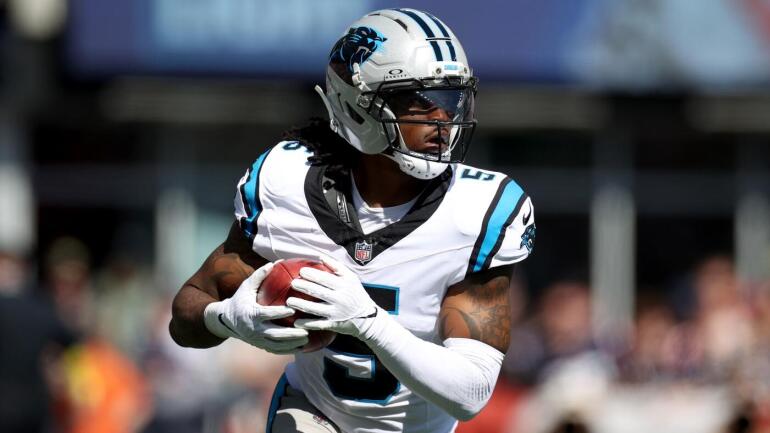 Rico Dowdle em ação contra o Miami Dolphins
