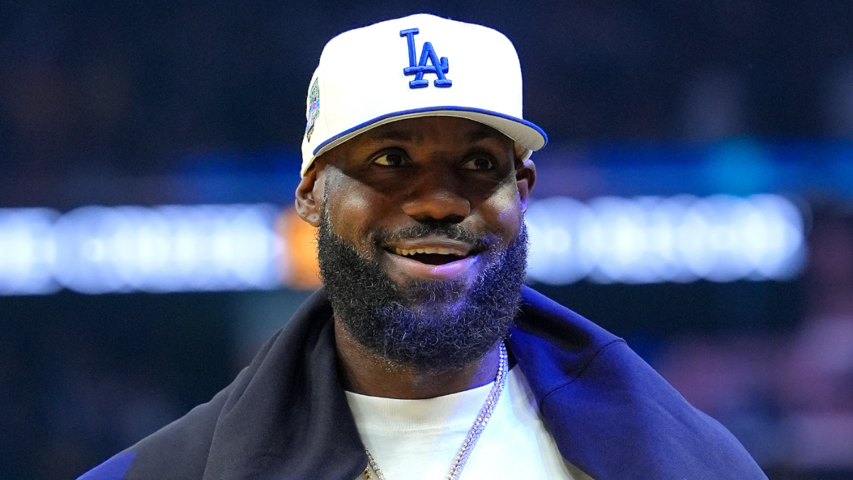 https://sportshub.cbsistatic.com/i/r/2025/10/06/fa4b4e2f-a1d8-47fc-b857-5ff3b4e89e9d/thumbnail/1200x675/f2e6bd9a1739a1cbee2cc8fe6815ee09/lebron-getty.png