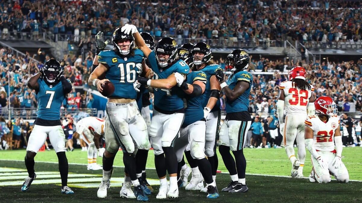 Jaguars vs. Chiefs score: Trevor Lawrence’s improbable TD in final minute stuns Patrick Mahomes, Kansas City