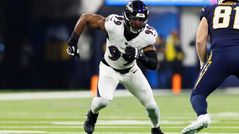 Odafe Oweh, pass rusher do Baltimore Ravens.