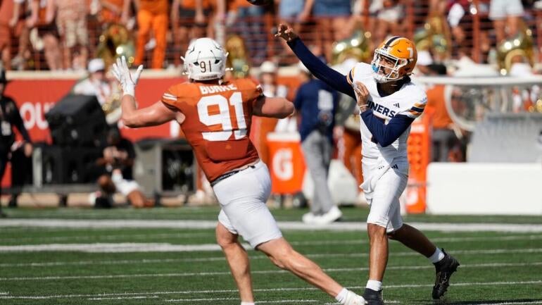 UTEP quarterback Malachi Nelson makes a pass