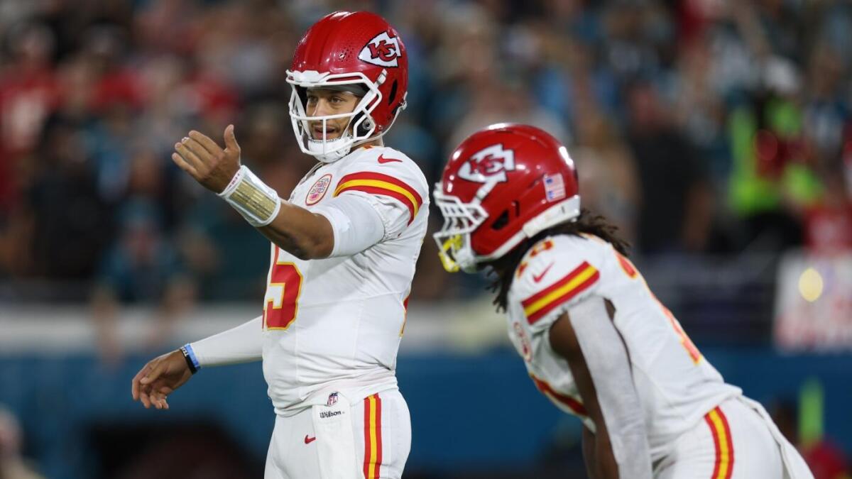 https://sportshub.cbsistatic.com/i/r/2025/10/08/a3572f8a-5a4a-4d95-8b7a-0ef73c68b6ae/thumbnail/1200x675/019a256a822ad3fecbc9d3d89adfc3b9/patrick-mahomes-kansas-city-chiefs-4.jpg