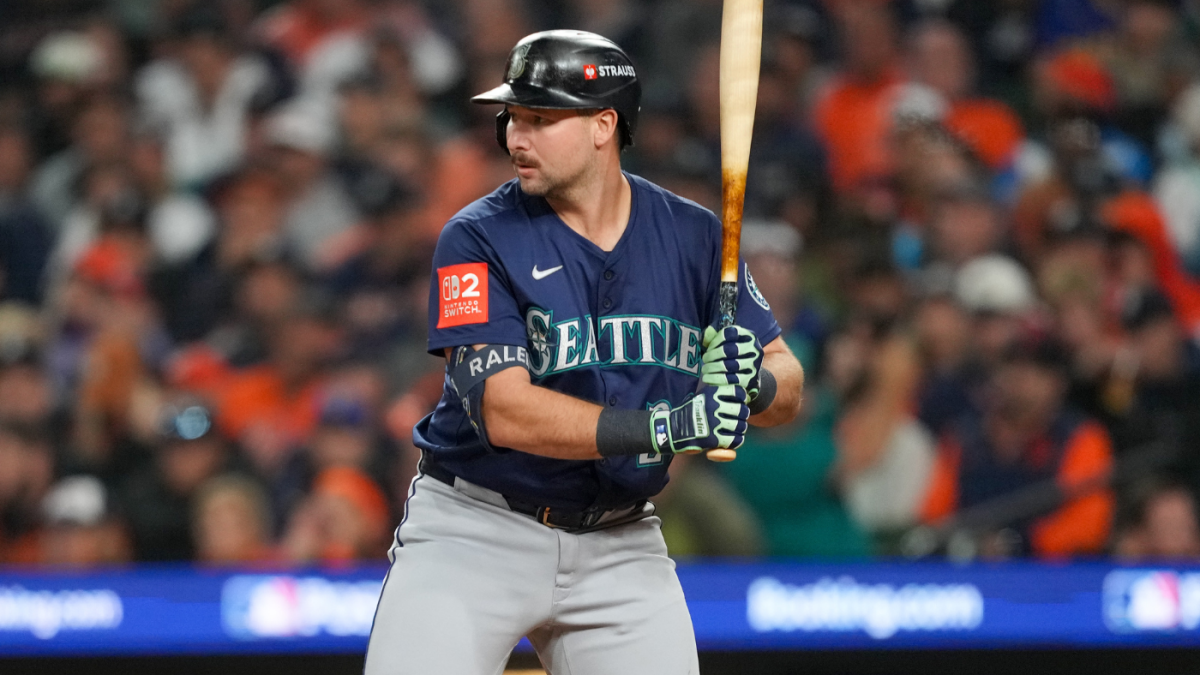 https://sportshub.cbsistatic.com/i/r/2025/10/08/d45ef032-e081-4e85-8c9d-947ed3820e50/thumbnail/1200x675/122a947fc1362eb56fd500a5fba96854/cal-raleigh-getty-3.png
