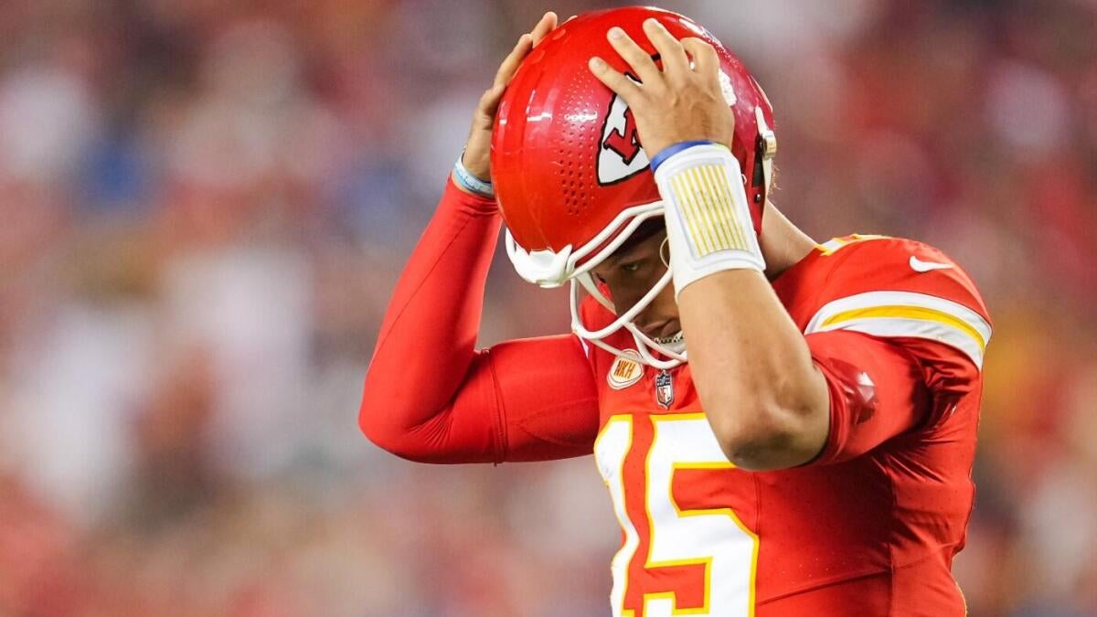 https://sportshub.cbsistatic.com/i/r/2025/10/09/b7cd43f6-ad8f-4fd0-b293-b8fe694f4c50/thumbnail/1200x675/f4aee461a9f9b0dfcb9693cfee11bcc3/patrick-mahomes.jpg