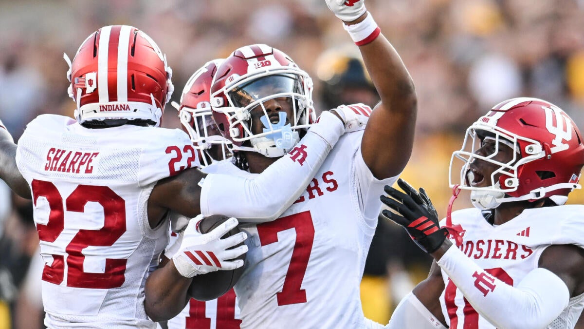 https://sportshub.cbsistatic.com/i/r/2025/10/10/2121e22d-d18f-41ba-9fe4-e97891b3c7d6/thumbnail/1200x675/fe2132379edbaa7a88ad6896fef8ce51/hoosiers-fb.jpg