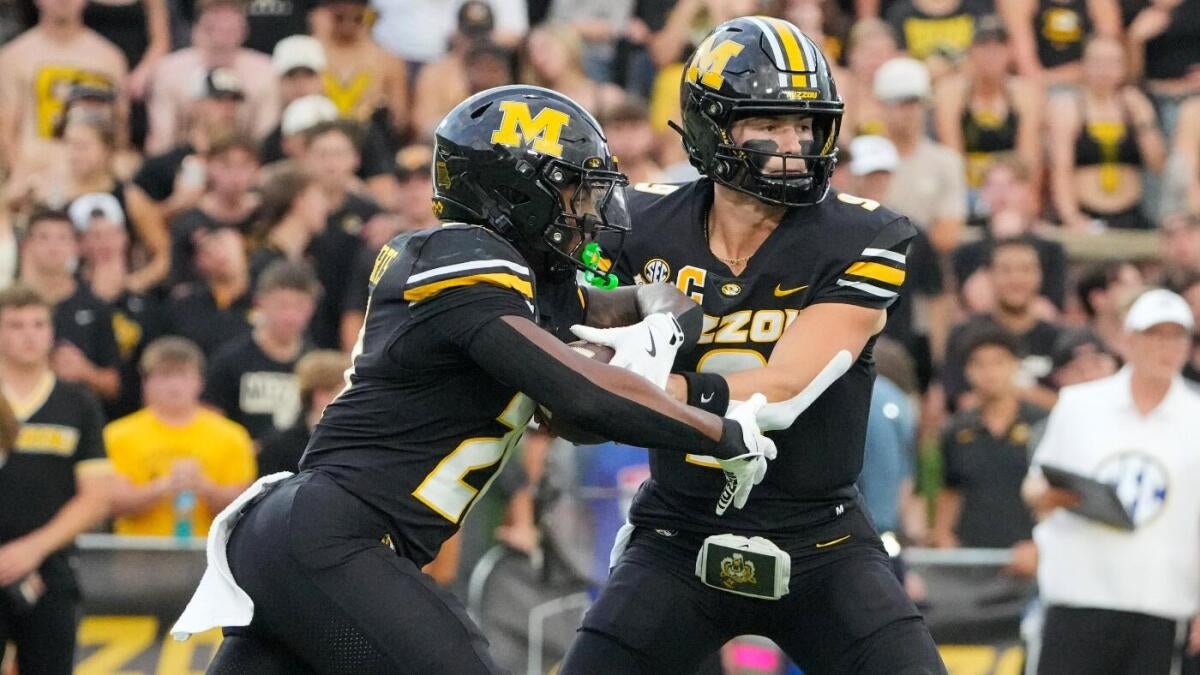https://sportshub.cbsistatic.com/i/r/2025/10/10/aaa56a32-52f7-4807-ac43-d9ffa494f9b1/thumbnail/1200x675/426e78451ea584e1e580082f284cded8/ahmad-hardy-missouri-tigers-imagn-images.jpg