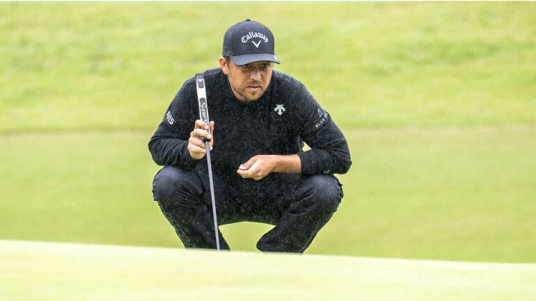 xander-schauffele-kneeling-japan-g.jpg