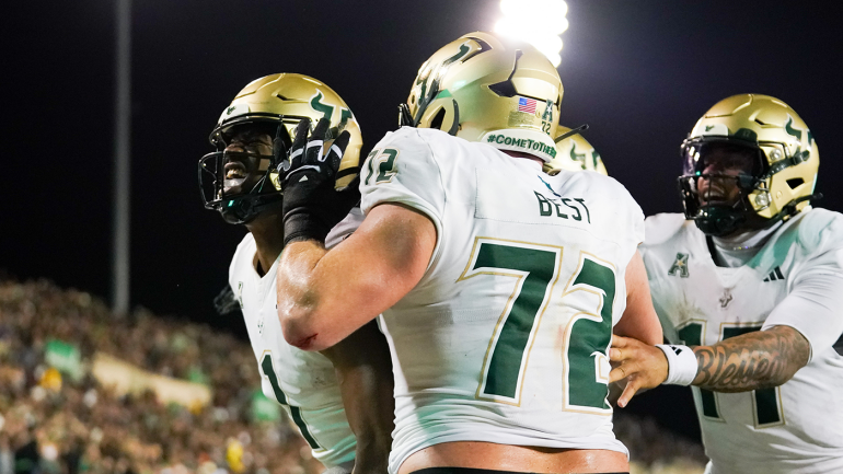 South Florida Bulls tight end Jonathan Echols reacts after scoring a touchdown